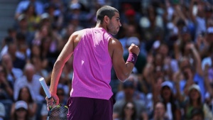 Carlos Alcaraz Leaves US Open Crowd in Awe with Improbable Behind-the-Back Shot | WATCH
