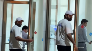 Rohit Sharma's Late-Night Hospital Visit Fuels Fan Concerns: Details Emerge
Hoặc (Một lựa chọn khác):
Rohit Sharma Sparks Worry After Unexpected Hospital Visit; Return to Cricket Imminent